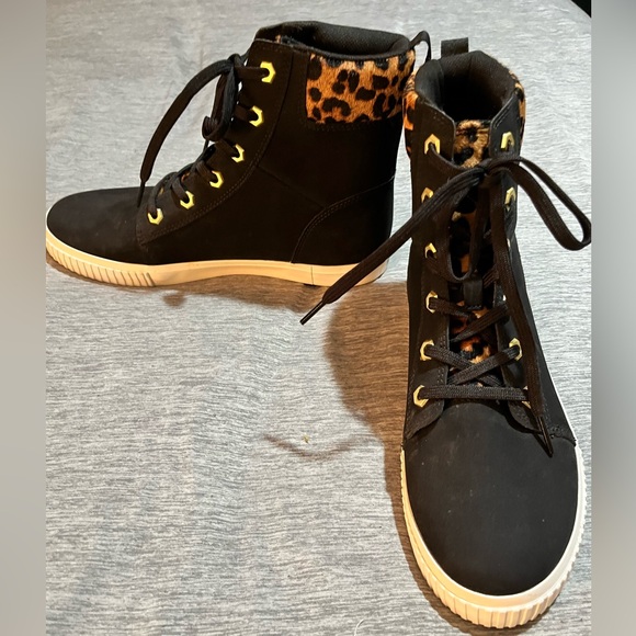 Timberland-size 9W black suede boots lace up w/leopard trim. Worn once. - Picture 2 of 5